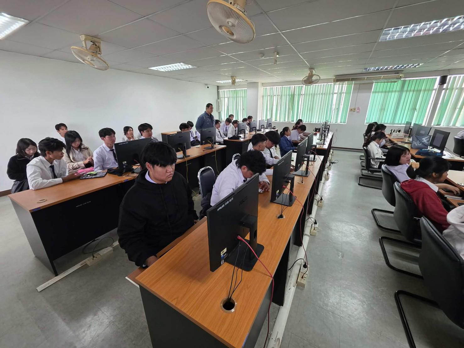 39. คณะเทคโนโลยีอุตสาหกรรม มหาวิทยาลัยราชภัฏกำแพงเพชร จัดโครงการอบรมและพัฒนาทักษะภาษาอังกฤษและมาตรฐานคอมพิวเตอร์ สำหรับนักศึกษาชั้นปีที่ 1